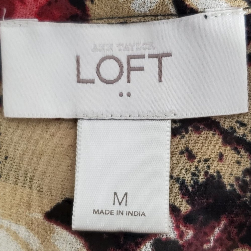 LOFT Outlet Sheer to Semi-Sheer Floral Feminine Button Up Top Blouse Size M - Picture 9 of 11